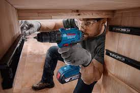 Cách sử dụng chế độ đảo chiều trên máy khoan