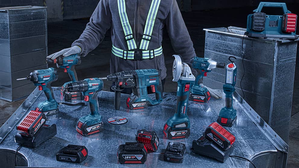 Máy pin Bosch mạnh bằng máy điện không?