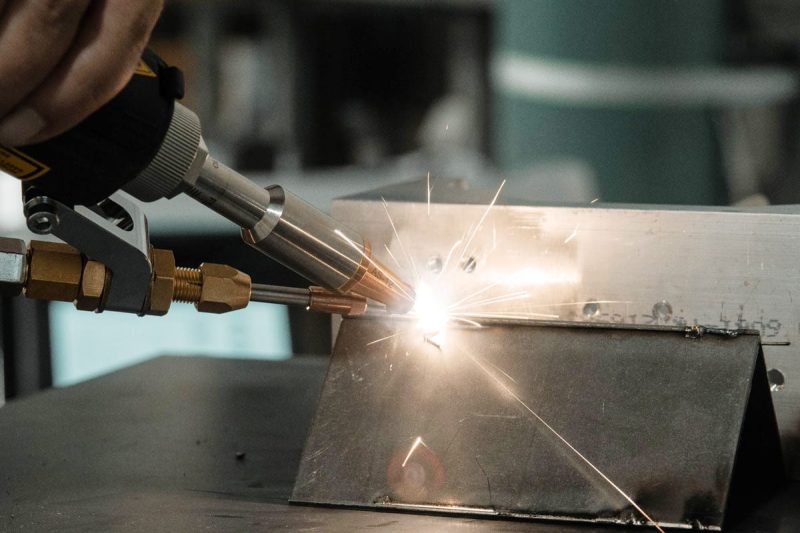 Máy hàn laser có thể sử dụng để hàn các linh kiện điện tử không?